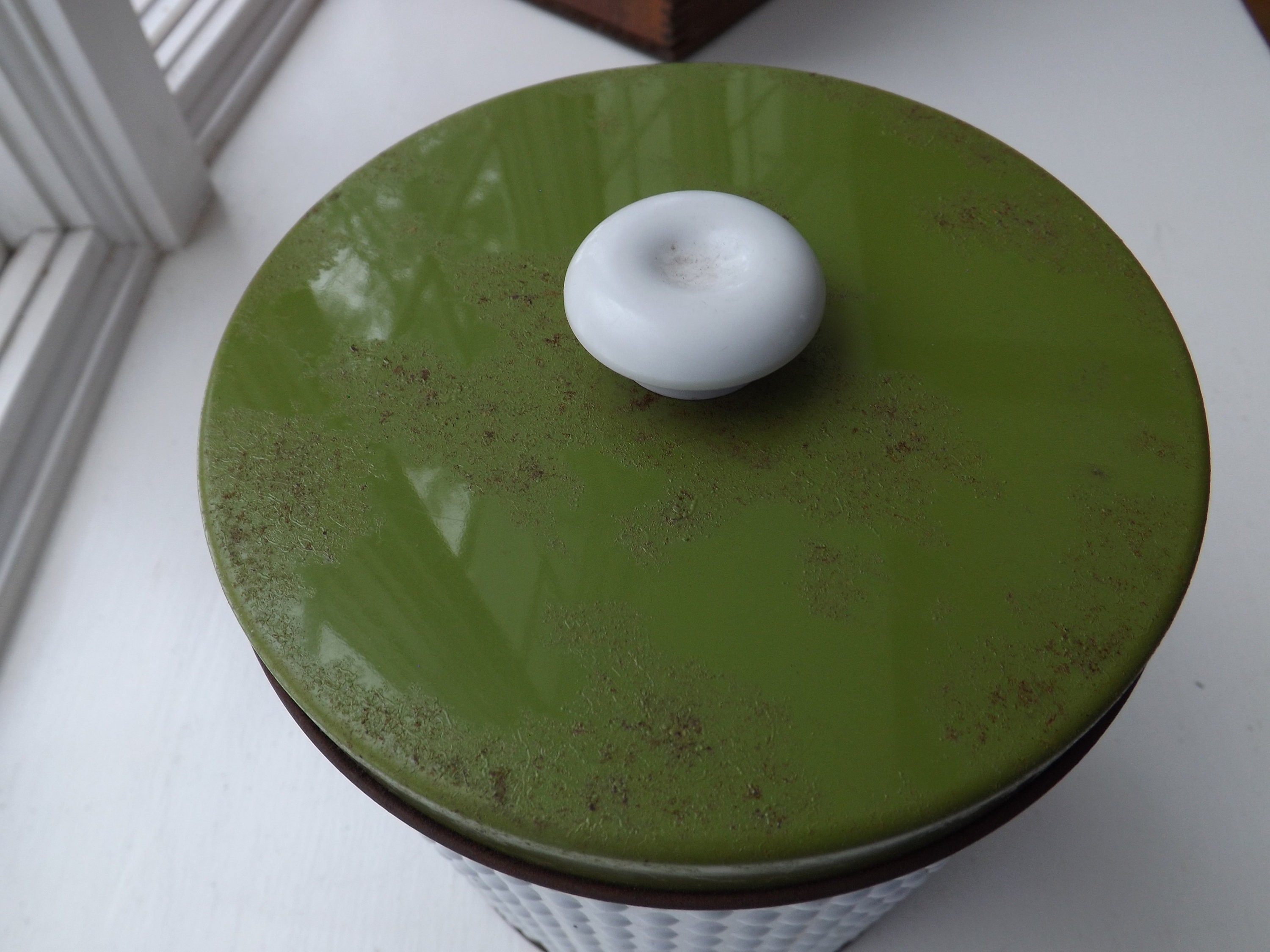 JL Clark estaño de metal recipiente vintage redondo verde | Etsy