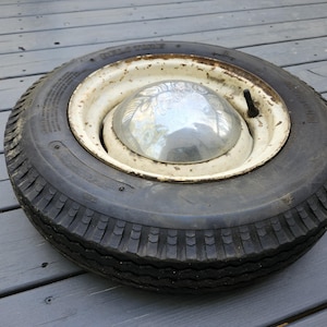 Holsclaw Hubcap Rim & Tire, vintage, retro automotive, car, parts, wheel, metal, display, decor, garage, man cave, hub cap, camper, trailer