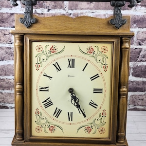 Vintage Syroco Wall Clock: Mid Century Floral Decor