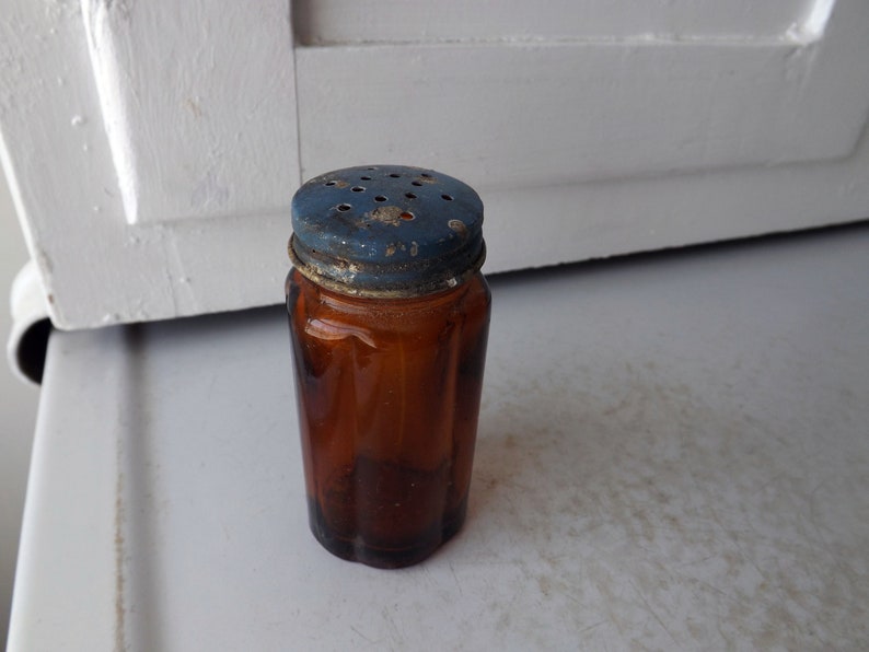 display kitchen decor vintage dining room Hazel-Atlas brown glass shaker with blue tin top serving small pantry decoration farmhouse