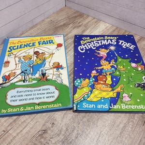Set of 2 Berenstain Bears books, Christmas Tree 1980, Science Fair 1977, vintage retro, old display, large, cartoon, character, picture