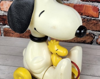 Vintage Snoopy and Woodstock Plastic Pull Toy: Hasbro, Retro Cartoon, Children's Room Decor