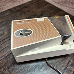 General Electric electric sharpener, pencil, knife scissors, vintage retro, decor, workshop desk, old, display mid century, plastic, prop