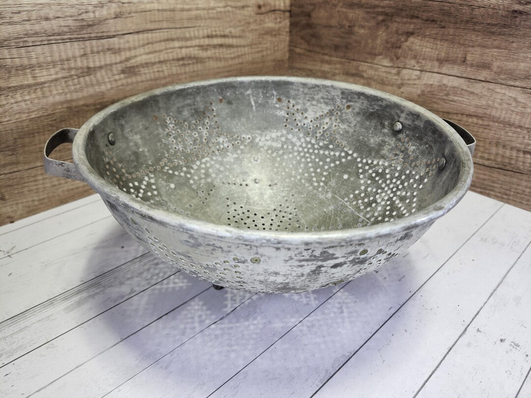 Rusty Colander Vintage Metal Colander: Rustic Farmhouse Kitchen Decor - Etsy