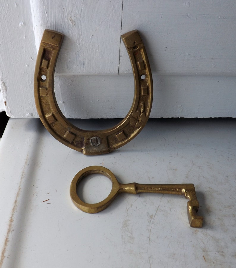 office vintage lucky display small workshop retro clover Brass horseshoe and key skeleton key decor decoration craft room
