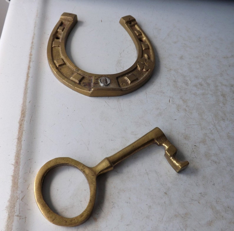 office vintage lucky display small workshop retro clover Brass horseshoe and key skeleton key decor decoration craft room
