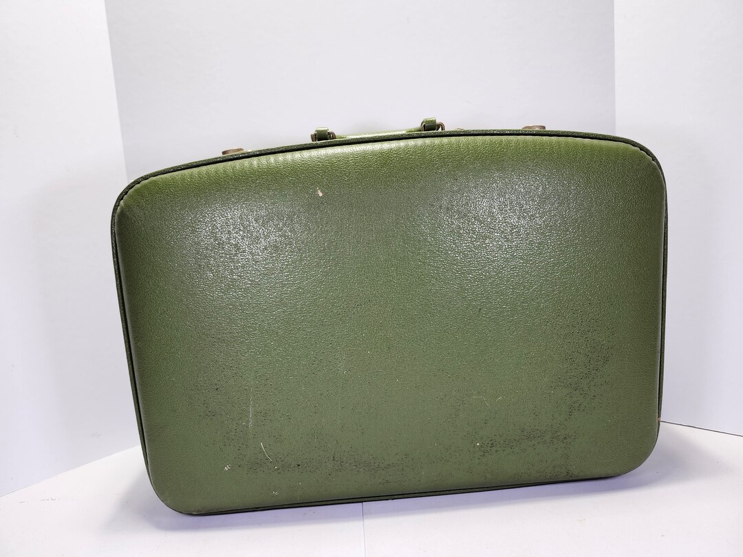 C. Wonder Green Leather Decorative Retro Luggage