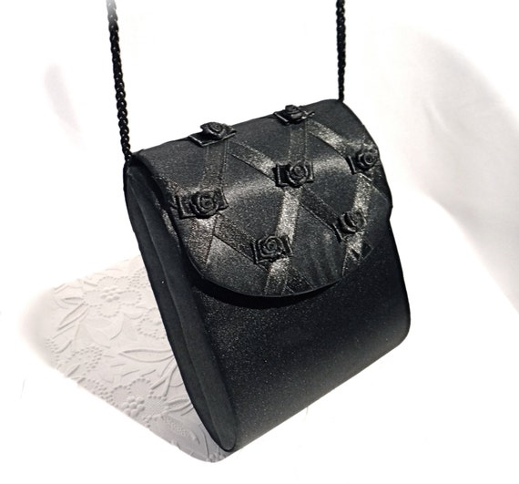Unique Vintage Black Hard Shell Handbag Purse Chain Strap Fun Closure