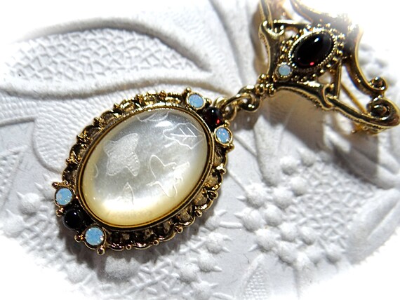 Mother of Pearl Brooch Vintage Pins Costume Jewel… - image 3