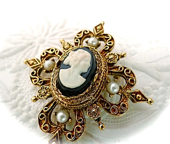 Vintage Victorian Cameo Brooch Reproduction Pin G… - image 4