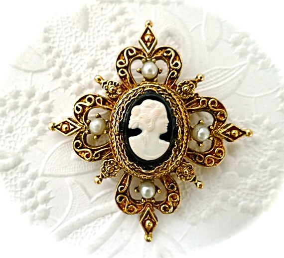 Vintage Victorian Cameo Brooch Reproduction Pin G… - image 1