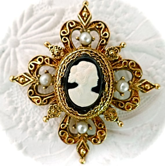 Vintage Victorian Cameo Brooch Reproduction Pin G… - image 3