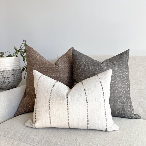 HIG Vintage Linen Trimmed Throw Pillow Covers, Solid Color Zip Covers, 2-Pack