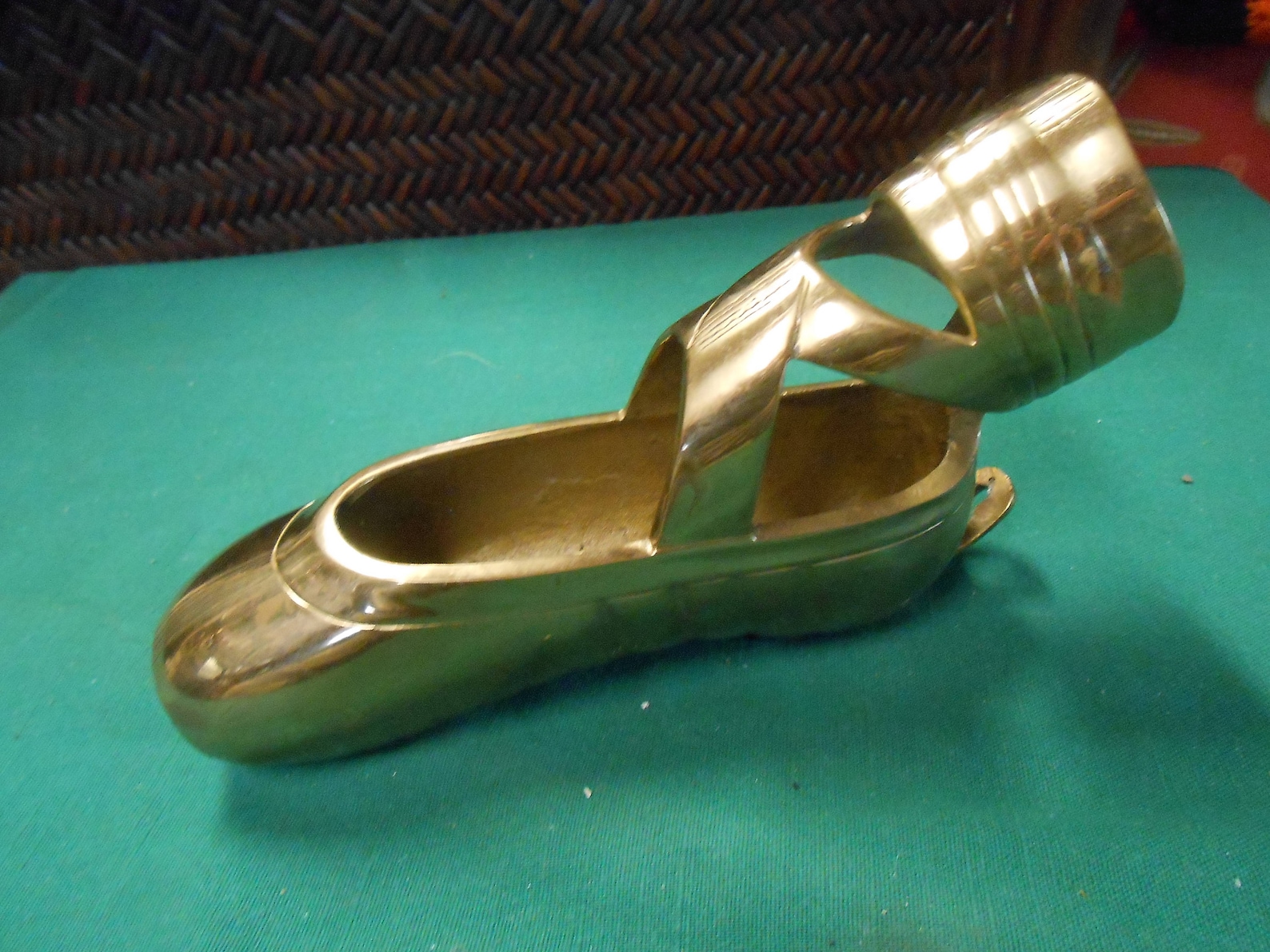 brass ballet shoe wall hanger