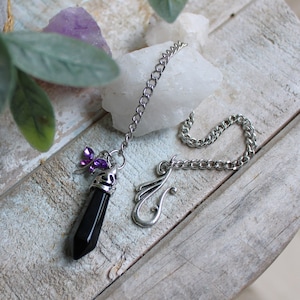 Péndulo de obsidiana negra y libélula morada, amuleto protector