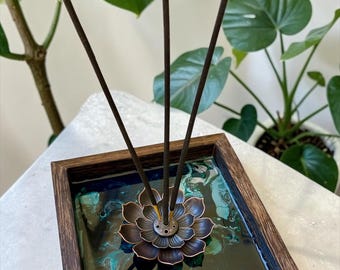Quemador de incienso de resina con diseño de loto de la colección Glacial Vein / Quemador de loto turquesa / Decoración para altar de meditación / 10 cm