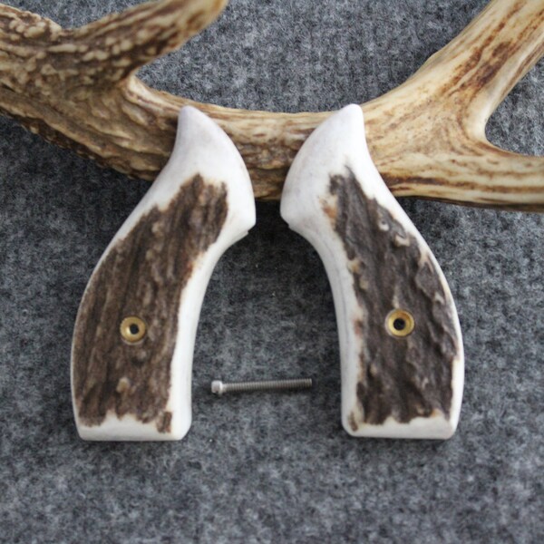 Smith and Wesson J Frame Round Butt Elk Custom Pistol Grips  Item #1153