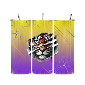 Digitale Tijger die door de paarse en gouden bekerverpakking scheurt voor hoge, smalle bekers van 20 oz