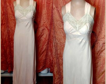 1930's 30s Peachy Pink Bias Cut Nightgown w/ Wide Ecru Lace / Old Hollywood Glamour Bridal Shower Trousseau Pinup Boudoir Rayon 40s 1940's