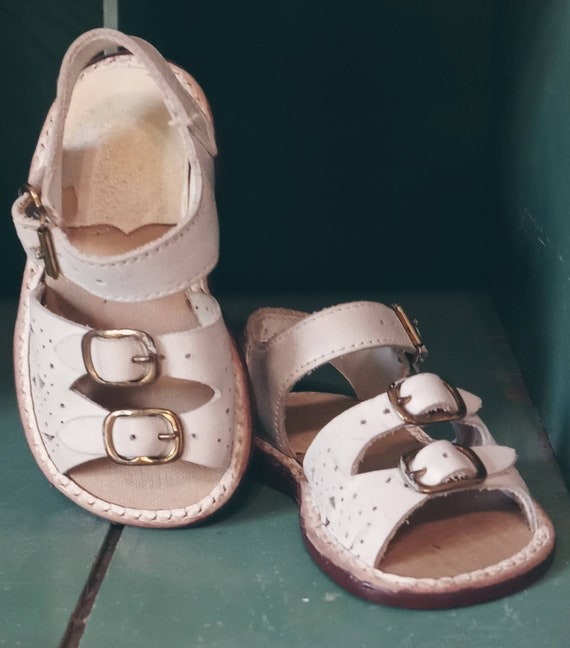 1940's 40s ADORABLE White Leather Sandles / Unise… - image 2