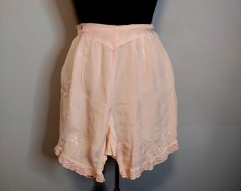 Bombachos/pantalones cortos de seda rosa pálido de los años 20 y 30