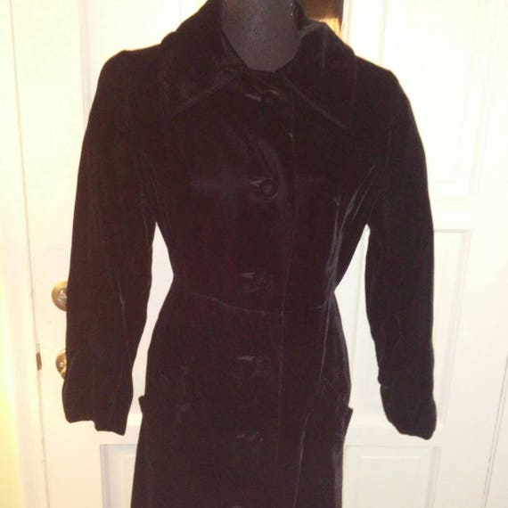 1930's 30s Vintage Opera Coat / Black Velvet / Win