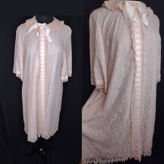 1950s Peach Lace House Coat: Odette Barsa Vintage Robe