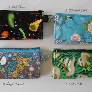Cartera de tela con llavero, plegable en tres partes, vegana, minimalista, con bolsillo con cremallera, seis ranuras para tarjetas, cierre a presión, 8,9 cm x 11,5 cm. Fabricada en EE. UU.