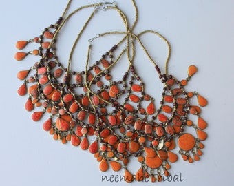 5 colliers afghans avec pierres marbrées orange ; 14424.2