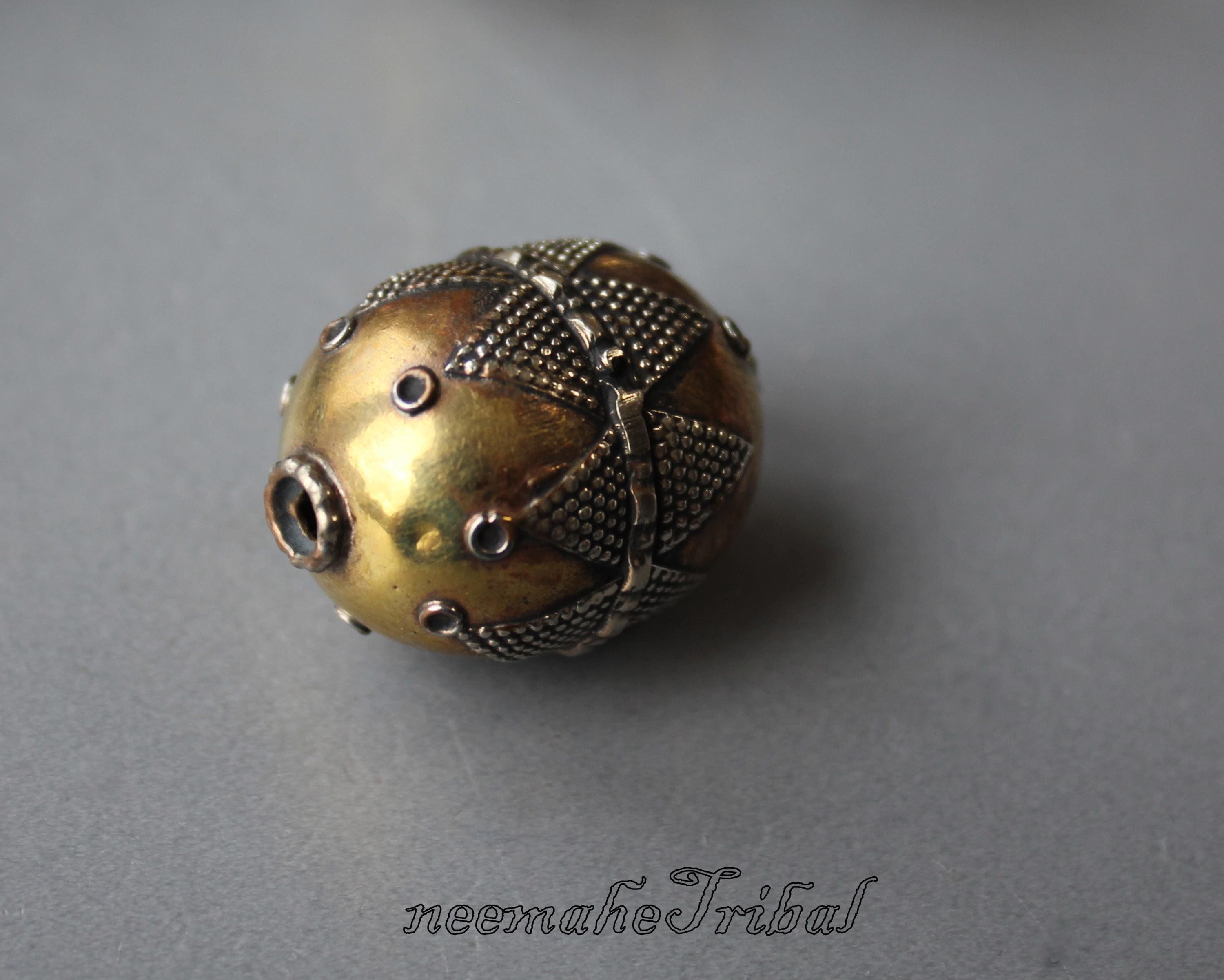 カザフ風のアフガニスタン産真鍮色の部族ビーズ；191124.7 - Etsy 日本