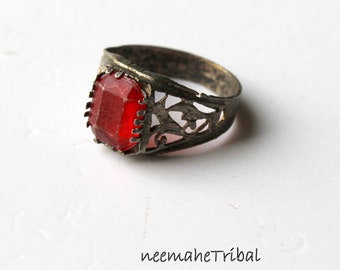 Hippie Ring mit rotem Schmuckstein, 18 mm Innendurchmesser