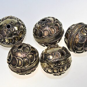 Tribalperlen 5 Vintage Turkmenische Metallperlen Set von 5 Perlen Ethnoperlen