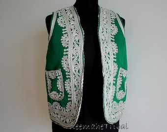 Grüne vintage Hazara Weste mit Stickerei, Damen-Größe S-M, Afghanische Tracht, Hippie Boho Weste aus Zentral Asien; 2820.2