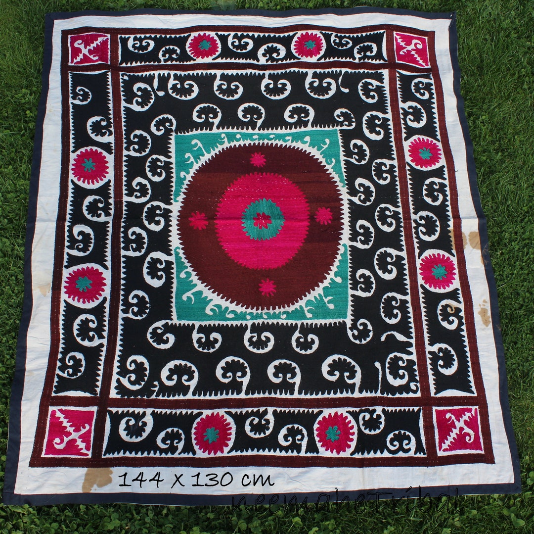 Embroidered Suzani Throw (212 x 144 cm) Embroidered Suzani Throw (212 x 144 cm)