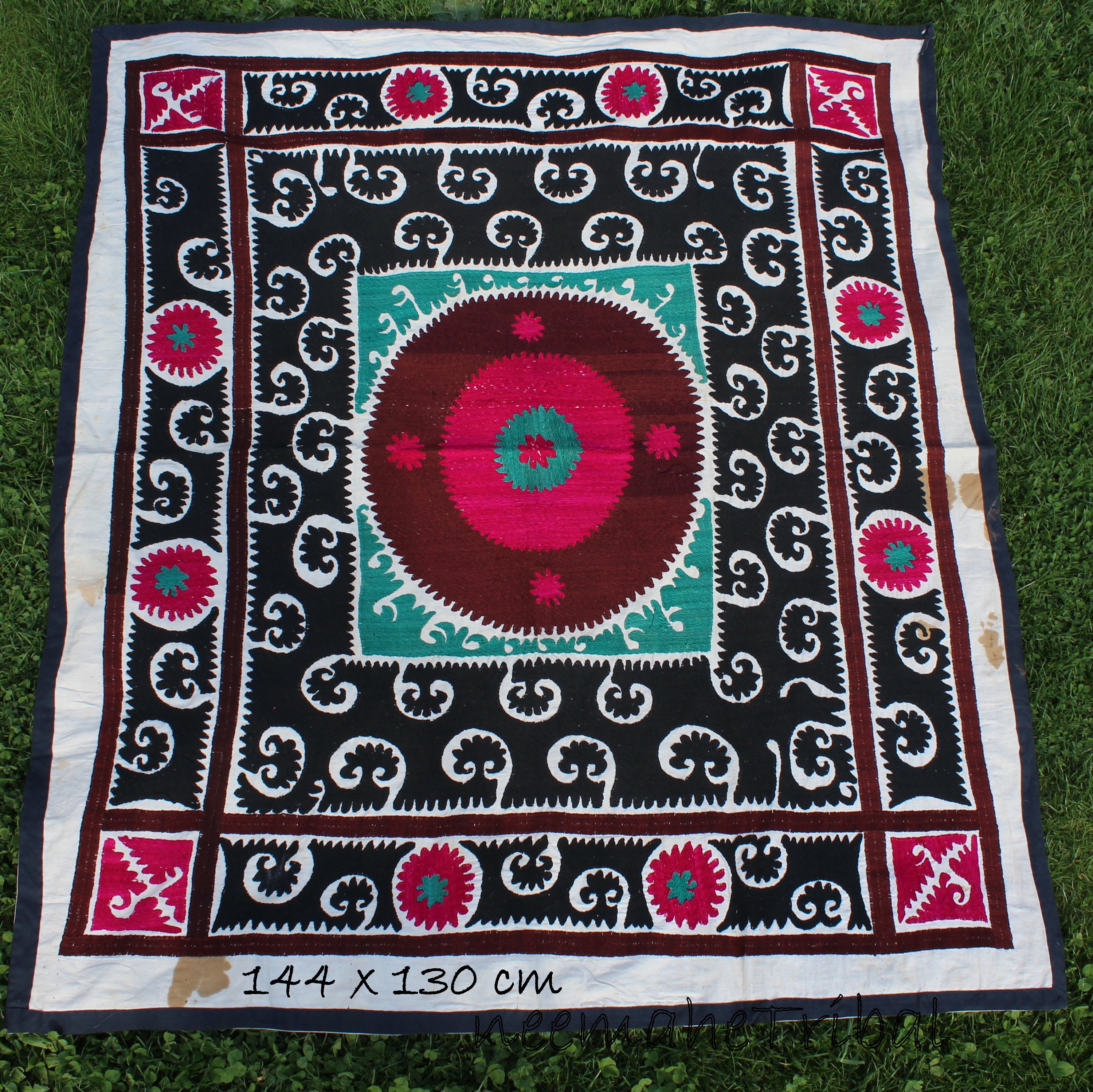 Embroidered Suzani Throw (212 x 144 cm) Embroidered Suzani Throw (212 x 144 cm)