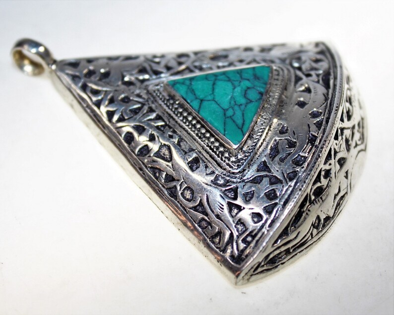 Big Triangular Newly Made Silvertone Afghan Tribal Pendant with Green Resin or Black Onyx Stone and Engravings of Gazelles on Floral Motifs