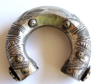 Old Kuchi Nomad Bracelet with Green Jewels