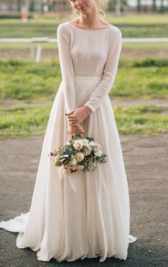 Ivory Romantic Flowy Wedding Dress Gown ...