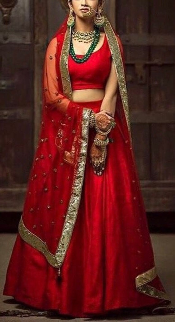 red bridal lehenga with golden dupatta