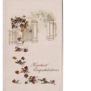 Felicitaciones más cordiales Postal vintage en relieve de 1910 con motivos florales