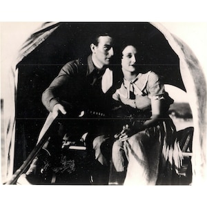 Publicity Photo John Wayne Western Covered Wagon 8 x 10 Glossy Black And White