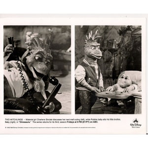 Press Photo Dinosaurs The Hatchlings Walt Disney Television 1992 Black White