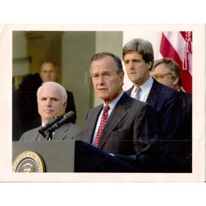 President George HW Bush Press Color Photo John McCain John Kerry 92 Vietnam