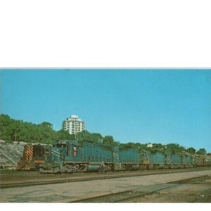 Carte Postale 119 voitures du Missouri Pacific Railroad se préparent à partir de Pueblo Colorado