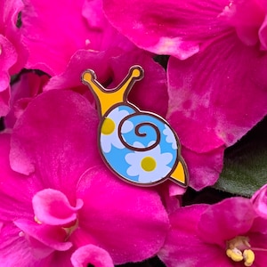 Daisy Print Cute Mini Snail Hard Enamel Pin