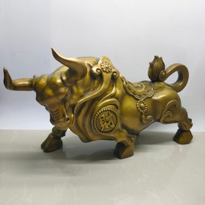 中国の純粋な手彫りの大きな純銅真鍮のFugui牛の像、家の机の装飾品、絶妙で希少で収集する価値があります