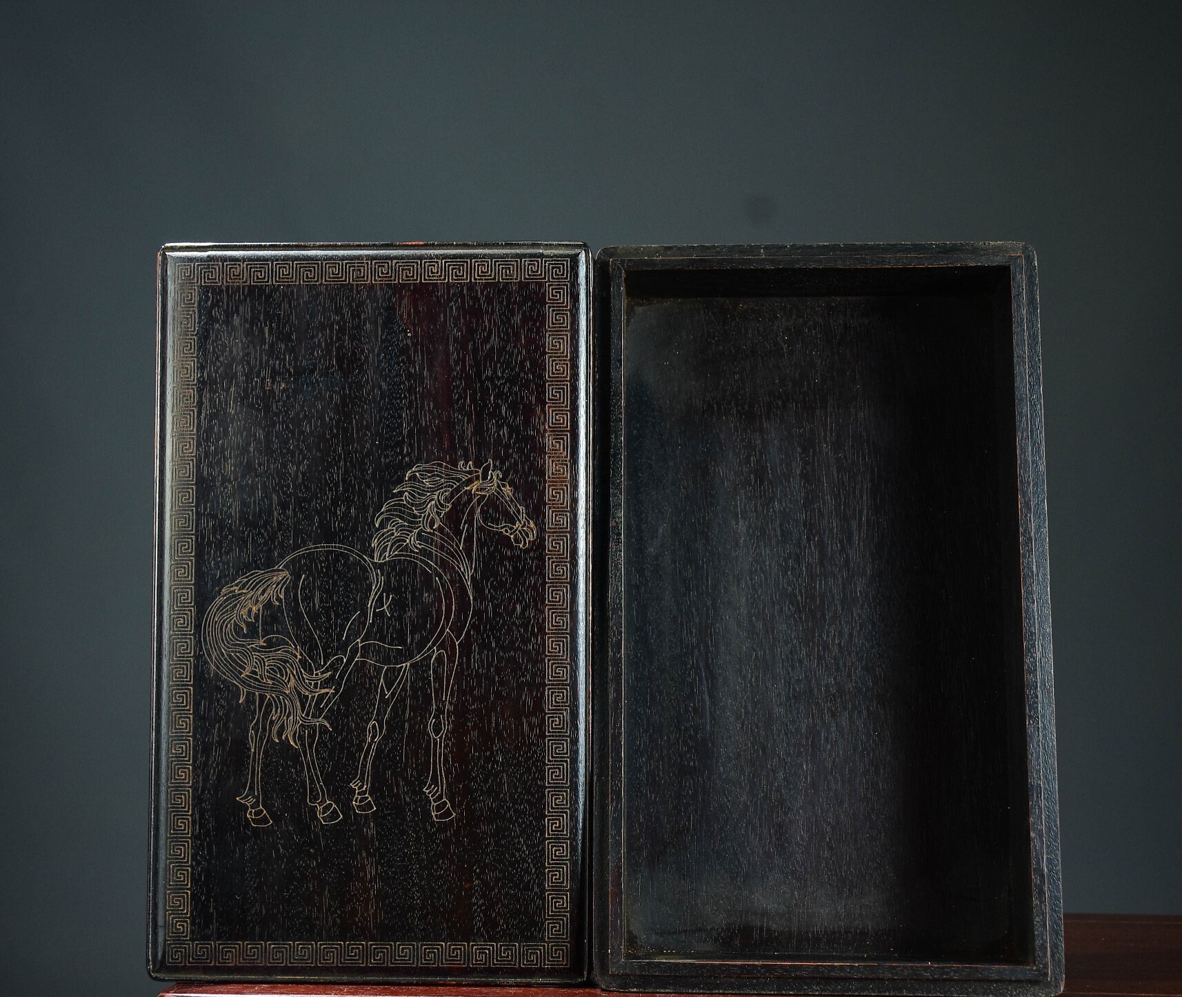 中国アンティーク天然血白檀彫刻馬模様ジュエリーボックスバックル