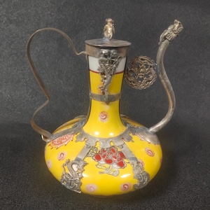 Chinese outsourcing Zang silver teapot porcelain pot ornaments,worth collecting