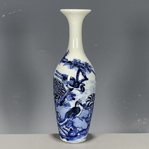 陶器の花瓶手作りの青と白の磁器の花と鳥の模様の小さなボトル