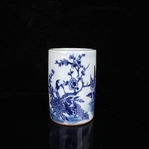 Blue and white porcelain hand-painted flower and bird pattern pen holder study decoration,gift